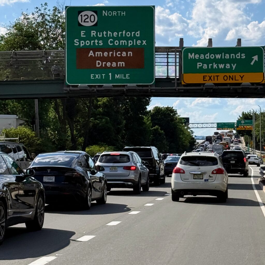 Traffic on Route 3 in Secaucus, before the Meadowland Parkway exit